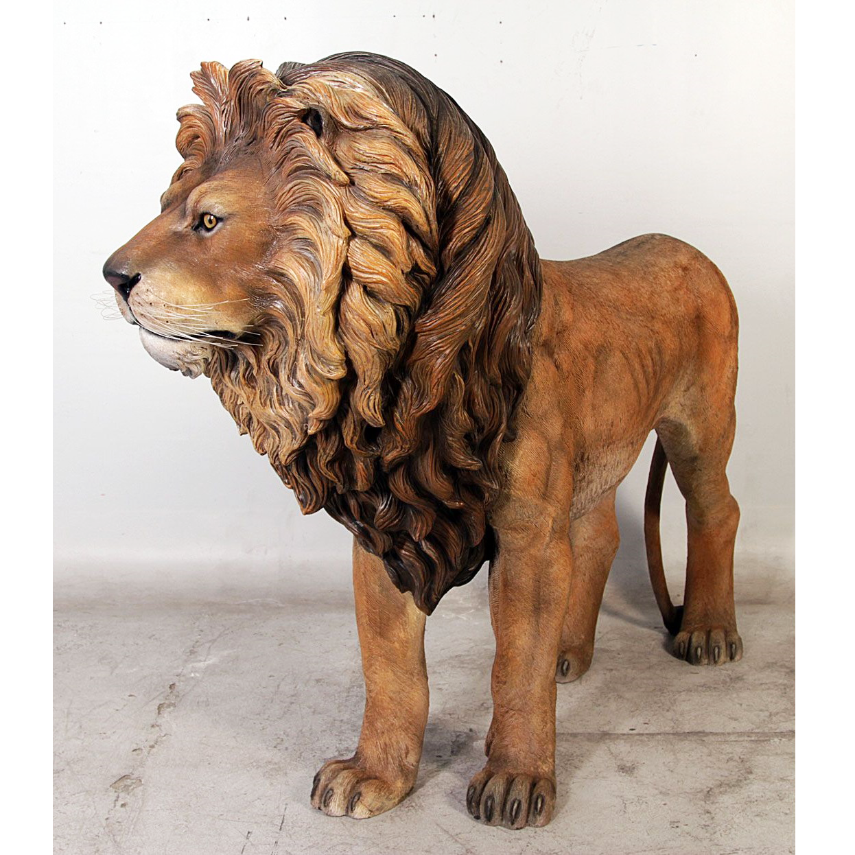Lion Statue 189 cm, 950.-€) - Kenya