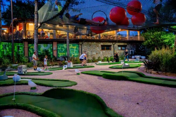 MINI ADVENTURE GOLF