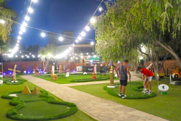 MINI ADVENTURE GOLF-TRAVEL